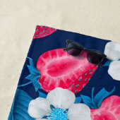 Rosa Erdbeeren auf blau Strandtuch (Beispiel)