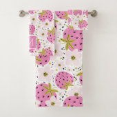 Rosa Erdbeeren Custom Monogram Badhandtuch Set (Insitu)