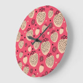 Rosa Erdbeermuster: nahtloses, süßes Design Große Wanduhr (Winkel)