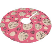 Rosa Erdbeermuster: nahtloses, süßes Design Polyester Weihnachtsbaumdecke (Schrägansicht)