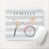 Rosa Fahrrad mit französischem Brot und grauem Mousepad (Mit Mouse)