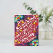 Rosa farbige Blume Typografie Optimismus Zitat Postkarte (Stehend Vorderseite)