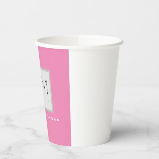 Rosa fett Monogramm Moderne Minimalistische Namens Pappbecher (Links)