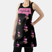 Rosa Flamingo auf der schwarzen, vielseitig bedruc Schürze (InSitu)