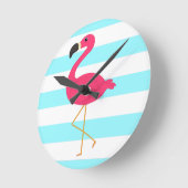 Rosa Flamingo auf hellen aquamarinen Streifen Runde Wanduhr (Winkel)