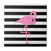 Rosa Flamingo auf Schwarzweiss-Streifen Fliese (Vorderseite)