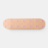 Rosa Flamingo, hellorange Skateboard (Horizontal)