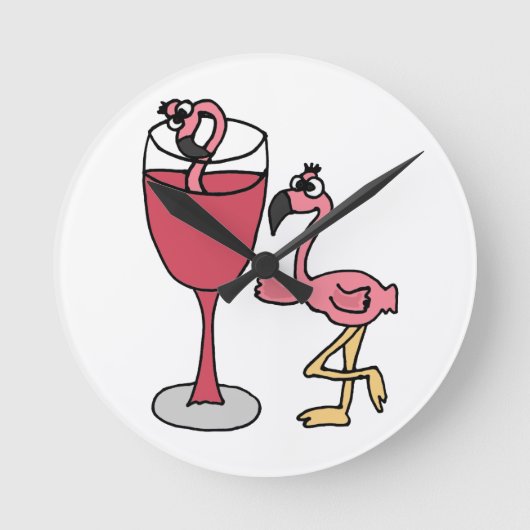 Rosa Flamingo im Blush Weinglas Runde Wanduhr (Vorderseite)