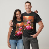 Rosa Flamingo in Dragon Kostüme Bobbing für Äpfel T-Shirt (Unisex)