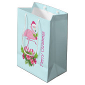 Rosa Flamingo in Weihnachtsmannmütze mit Candy Can Mittlere Geschenktüte (Rückseite Schrägansicht)