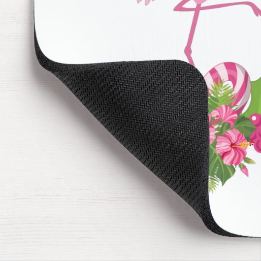 Rosa Flamingo in Weihnachtsmannmütze mit Candy Can Mousepad (Ecke)