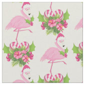 Rosa Flamingo in Weihnachtsmannmütze mit Candy Can Stoff (Nahaufnahme)