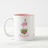 Rosa Flamingo in Weihnachtsmannmütze mit Candy Can Zweifarbige Tasse (Links)