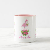 Rosa Flamingo in Weihnachtsmannmütze mit Candy Can Zweifarbige Tasse (Mittel)