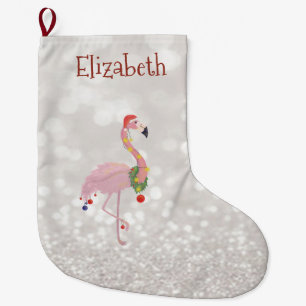 Rosa Flamingo mit Santa-Hut, glitzernder Bokeh Großer Weihnachtsstrumpf