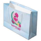 Rosa Flamingo mit Watermelon und Ananas Große Geschenktüte (Vorderseite Schrägansicht)