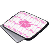 Rosa Flamingo-Muster | Monogramm Laptopschutzhülle (Vorne Knopf)
