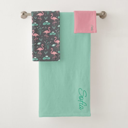 Rosa Flamingo niedliches Tuquoise-Graumuster Badhandtuch Set (Insitu)