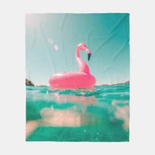 Rosa Flamingo schwimmen auf dem Körper des Wasser Fleecedecke