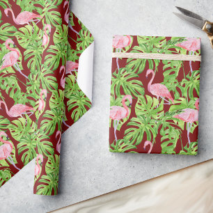 Rosa Flamingo Tropische Blätter auf Burgund Geschenkpapier