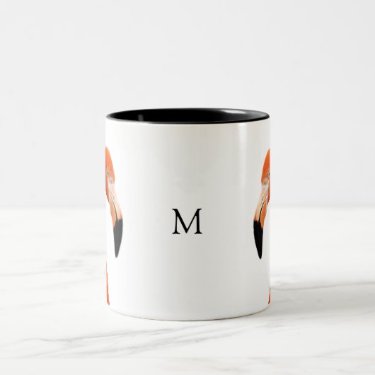 Rosa Flamingo und Monogram Zweifarbige Tasse (Mittel)