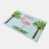 Rosa Flamingo und Palmen Personalisiert Fußmatte (Schrägansicht)