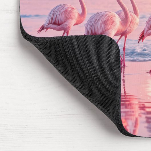 Rosa Flamingos am rosa Strand Mousepad (Ecke)