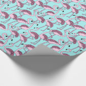 Rosa Flamingos auf blauem Papier Geschenkpapier (Ecke)