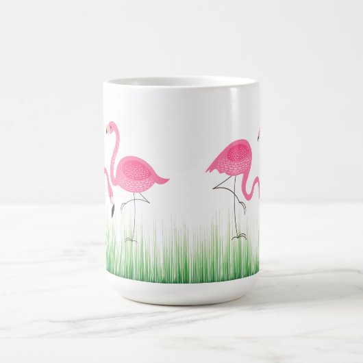 Rosa Flamingos auf grünem Gras Kaffeetasse (Mittel)