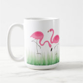 Rosa Flamingos auf grünem Gras Kaffeetasse (Links)