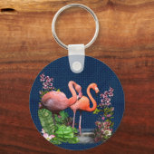 Rosa Flamingos auf klassischem blauen Stoff Schlüsselanhänger (Vorderseite)