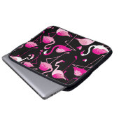 Rosa Flamingos, dunkles, nahtloses Muster. Laptopschutzhülle (Vorne Knopf)
