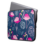Rosa Flamingos: Grafisches dunkles Muster Laptopschutzhülle (Vorderseite Links)