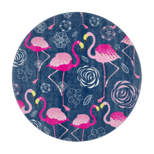 Rosa Flamingos: Grafisches dunkles Muster Schneidebrett