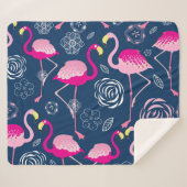 Rosa Flamingos: Grafisches dunkles Muster Sherpadecke (Vorderseite (Horizontal))