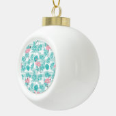 Rosa Flamingos, grüne Blätter aus Palmen, tropisch Keramik Kugel-Ornament (Rechts)