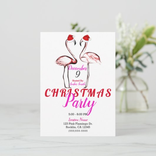 Rosa Flamingos in Weihnachtsmannmützen Weihnachts- Einladung (Stehend Vorderseite)