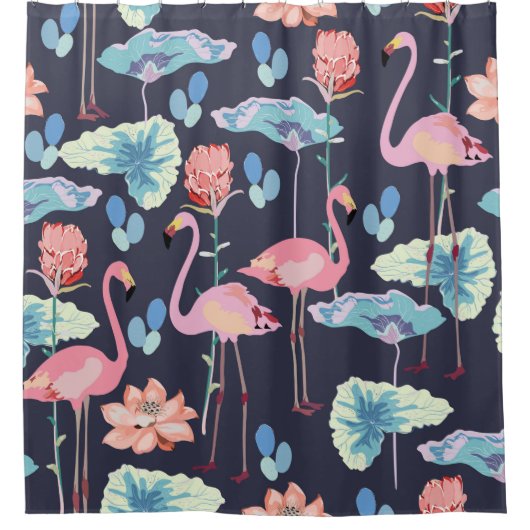 Rosa Flamingos, umgeben von Lotus-Blume und Pro Duschvorhang (Vorderseite)