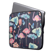 Rosa Flamingos, umgeben von Lotus-Blume und Pro Laptopschutzhülle (Vorderseite Links)