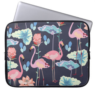 Rosa Flamingos, umgeben von Lotus-Blume und Pro Laptopschutzhülle