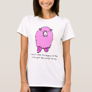 Rosa flauschige Schafe und lustiges Sprichwort per T-Shirt