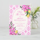 Rosa Fliesenmuster Blumenkunst Save The Date (Stehend Vorderseite)