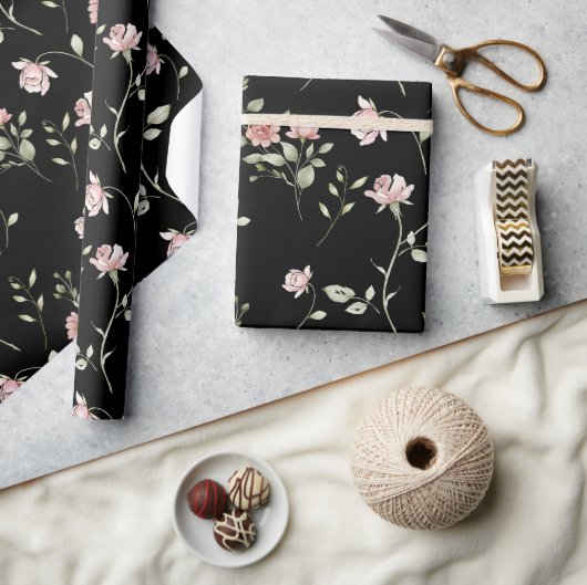 Rosa Floral Wasserfarbe Schwarz Geschenkpapier (Kunsthandwerk)