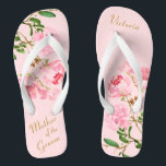 Rosa florale botanische Mutter der Groomehe Badesandalen<br><div class="desc">Diese personalisierte Rosa Floral Botanische Mutter der Groom Wedding Flip Flops bieten ein elegantes ästhetisches Design von rosa Peony Blume Aquarellmalerei. Die wunderschönen Flip Flops sind ein unvergessliches Geschenk für Hochzeitsfeier-Mitglieder: Braut, Brautmädchen, Brautmutter, Trauzeugin... Sie fügen Ihrem Hochzeitstag, Junggeselinnen-Abschied oder anderen Feierlichkeiten eine stilvolle Glamour hinzu. Strich Anpassen Sie es...</div>
