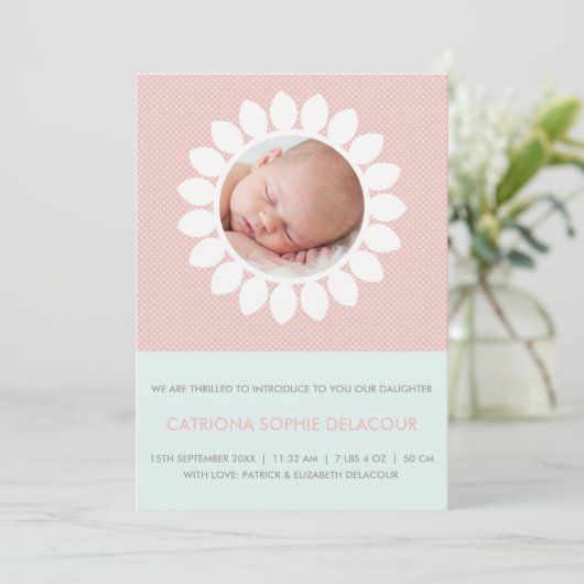 Rosa Foto unterbricht Blütenbaby Birth Ankündigung (Stehend Vorderseite)