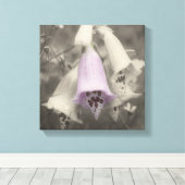 Rosa Foxglove Blume Schwarz-Weiß Teilfarbe Leinwanddruck (Insitu (Holzboden))