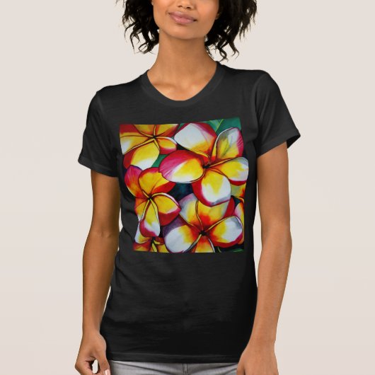 Rosa Frangipani-Blume auf schwarzem T - Shirt (Vorderseite)