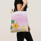 Rosa Frangipani-Blume mit Personalisiertem Namen Tasche (Von Nahem)