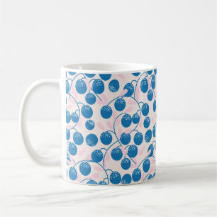 Rosa Früchte mit rosafarbenen Blätter, in einem Kaffeetasse
