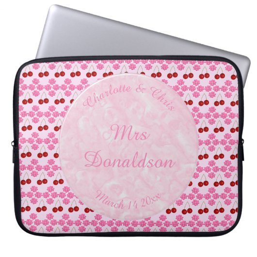 Rosa Frühlingsblüte und Kirschen Laptopschutzhülle (Vorderseite)
